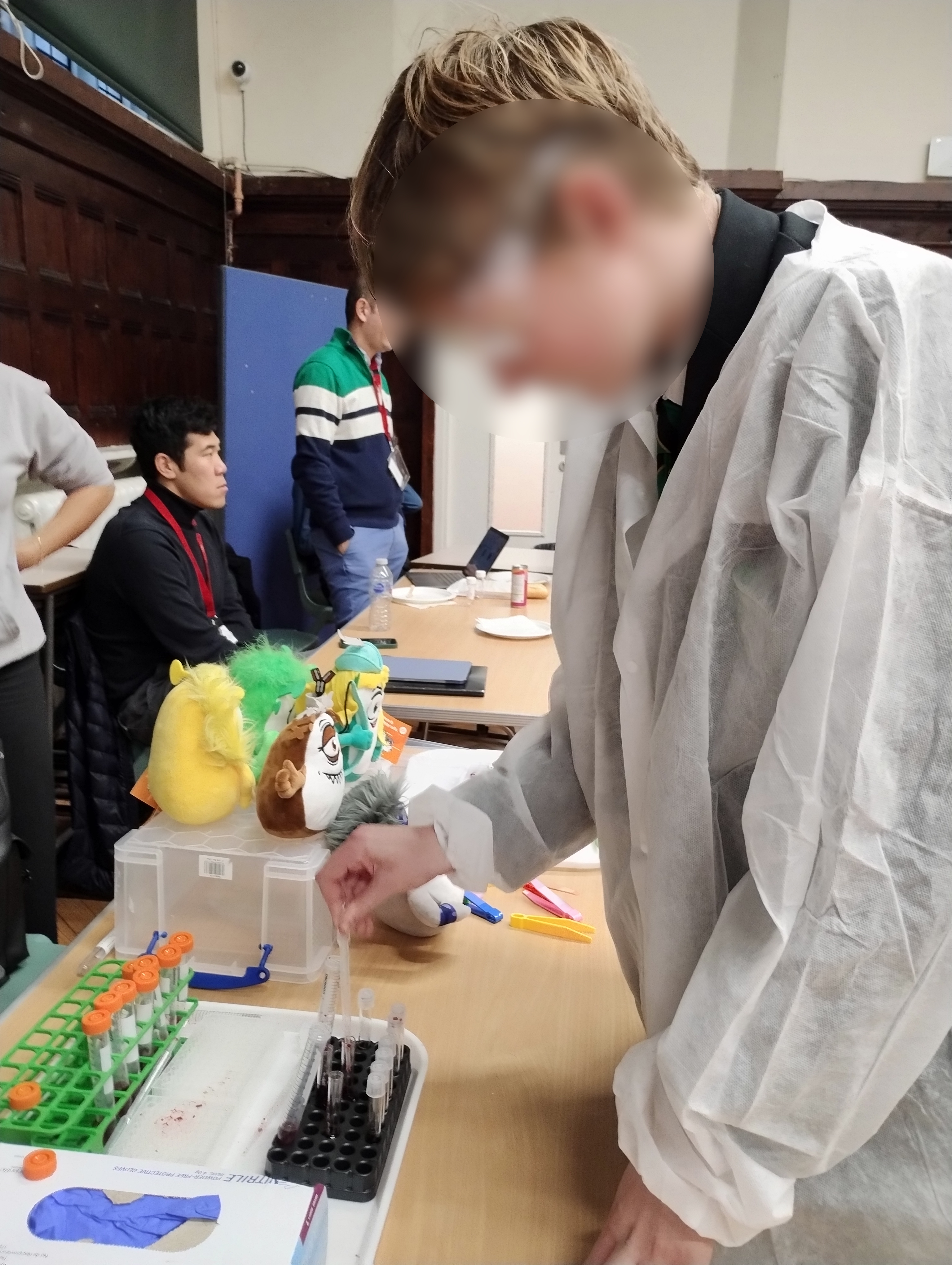 The IMU Biosciences team bought along scientific experiments for the students to try out